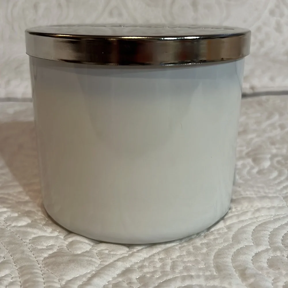 Bath &‎ Body Works You’re My Favorite white tea and sage 3 wick candle, new - Picture 3 of 10
